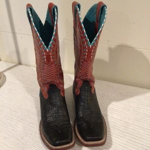 Ariat